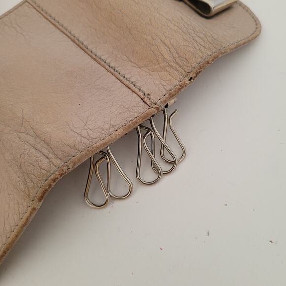 Chloe Logo Small Bow Trifold Key Case Holder 6 Hooks Wallet Leather Logo Beige - Picture 7 of 11